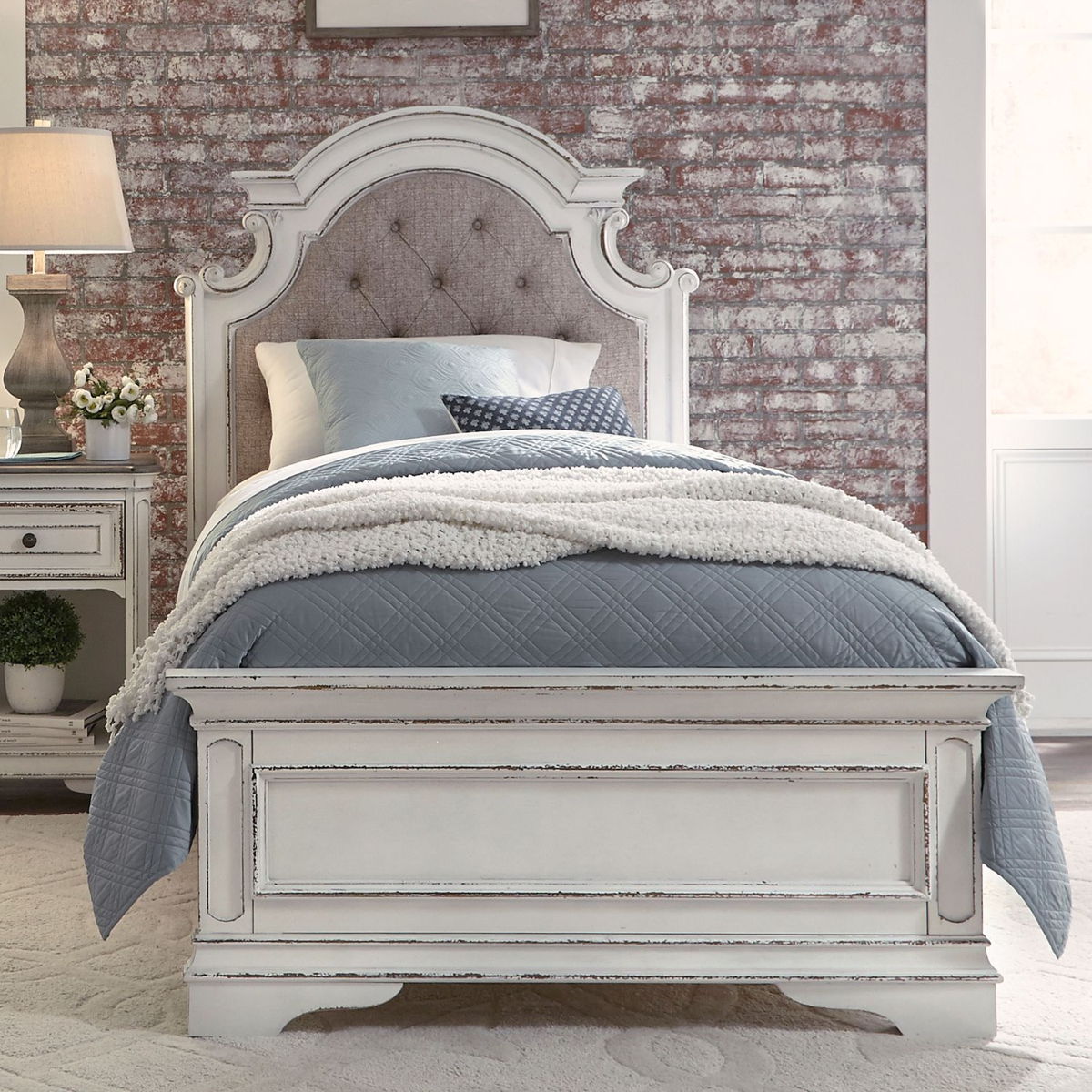 Magnolia Manor - Upholstered Bed - Image 21