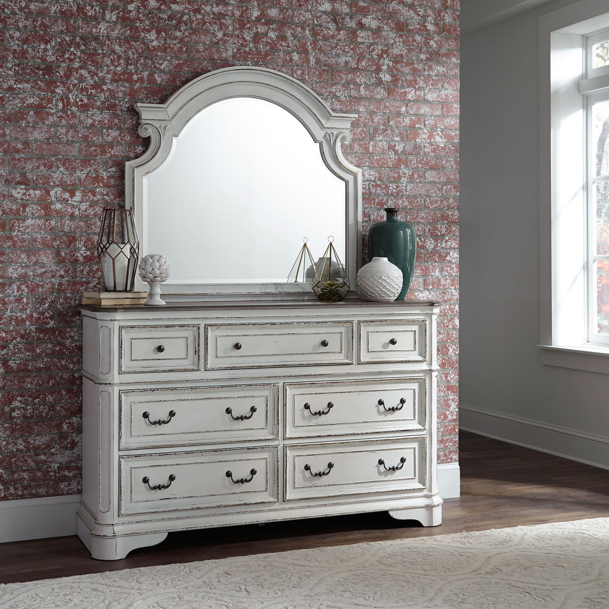 Magnolia Manor - Upholstered Bedroom Set - Image 16