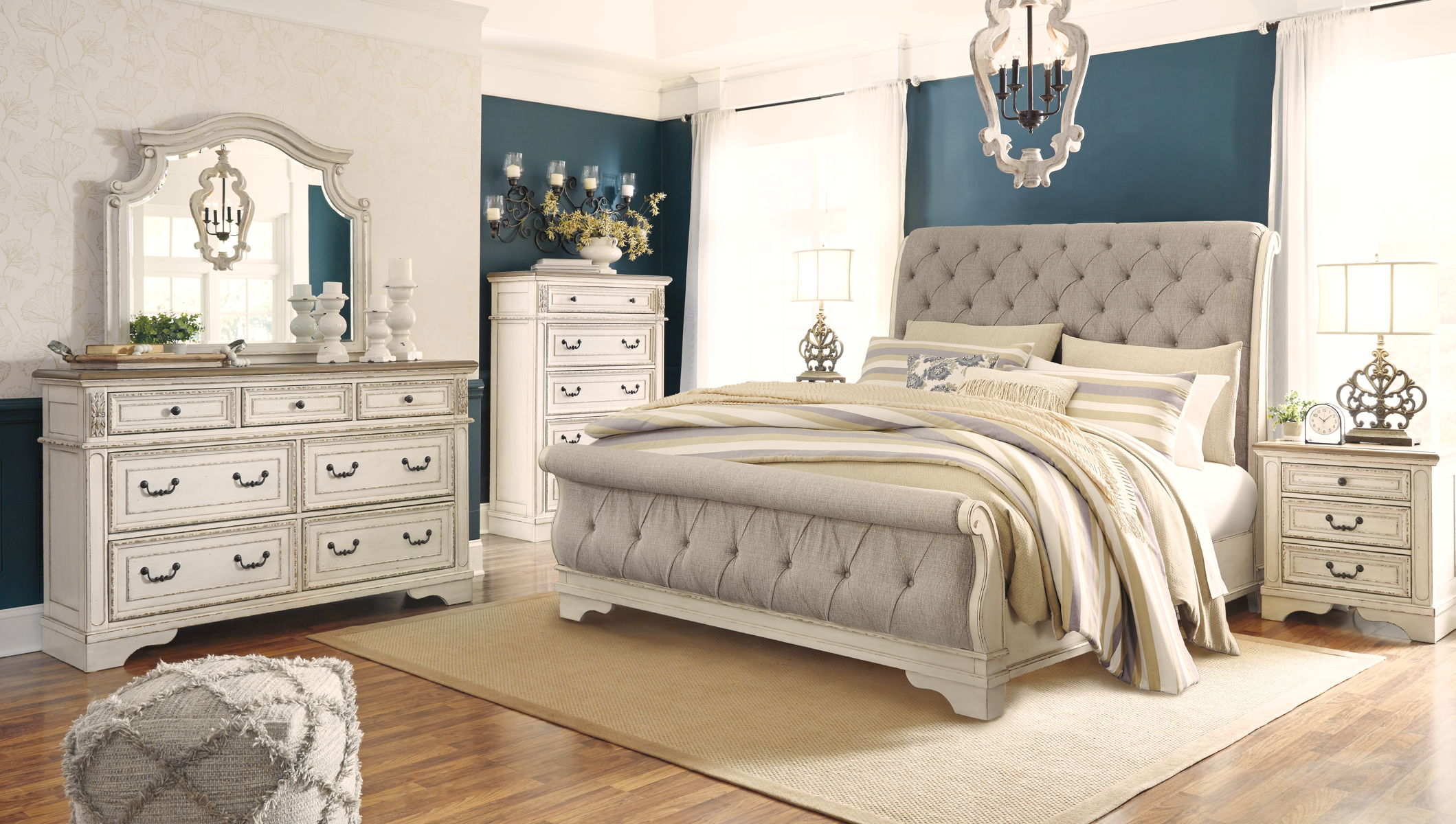 Realyn - Upholstered Sleigh Bed - Image 7