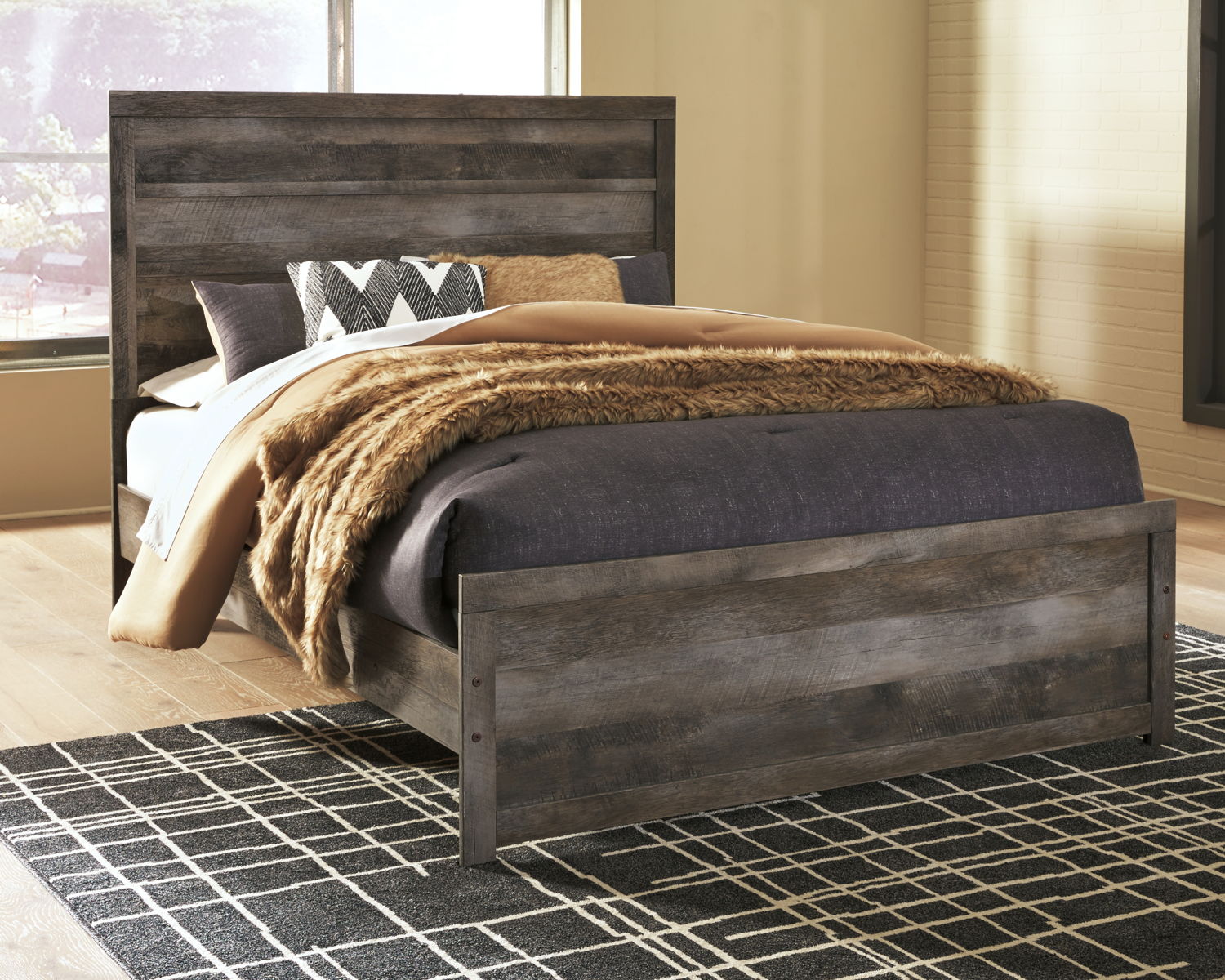Wynnlow - Panel Bed - Image 3