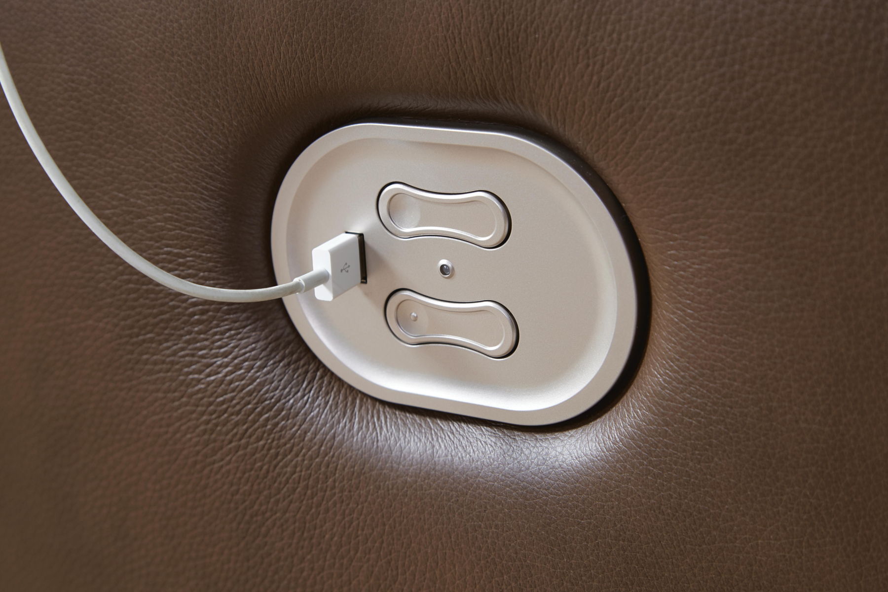 Vonryan - Power Recliner / Adj Headrest - Tobacco - Image 9