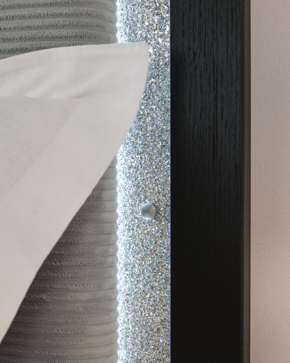 Maeling - Upholstered Panel Bed - Image 25