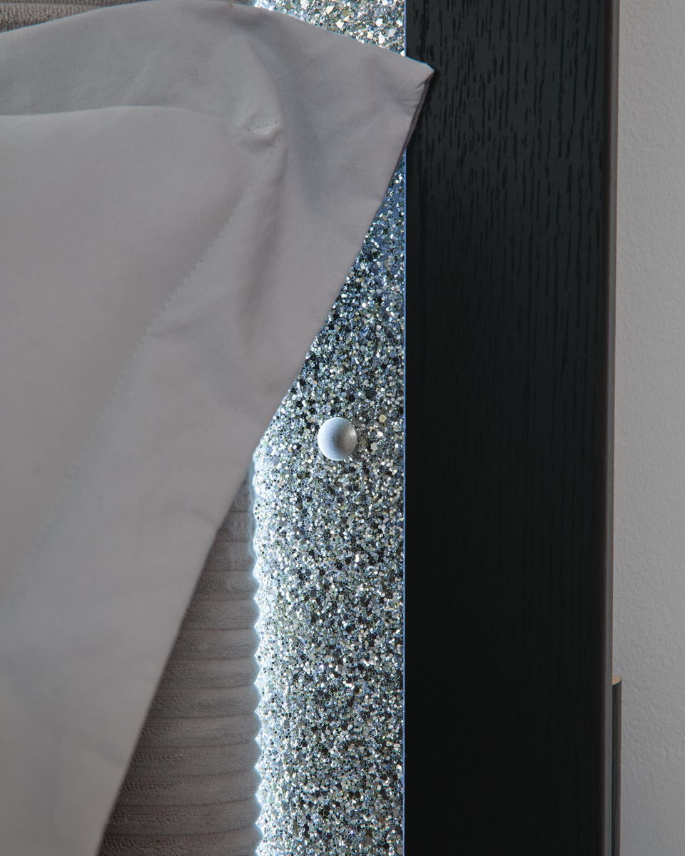 Maeling - Upholstered Panel Bed - Image 6
