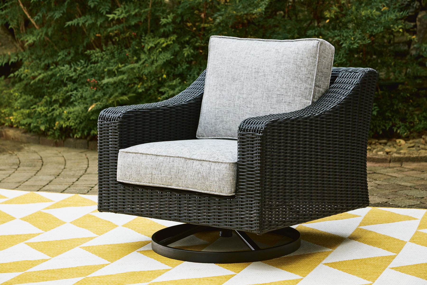 Beachcroft - Swivel Lounge Chair - Black / Light Gray - Image 3