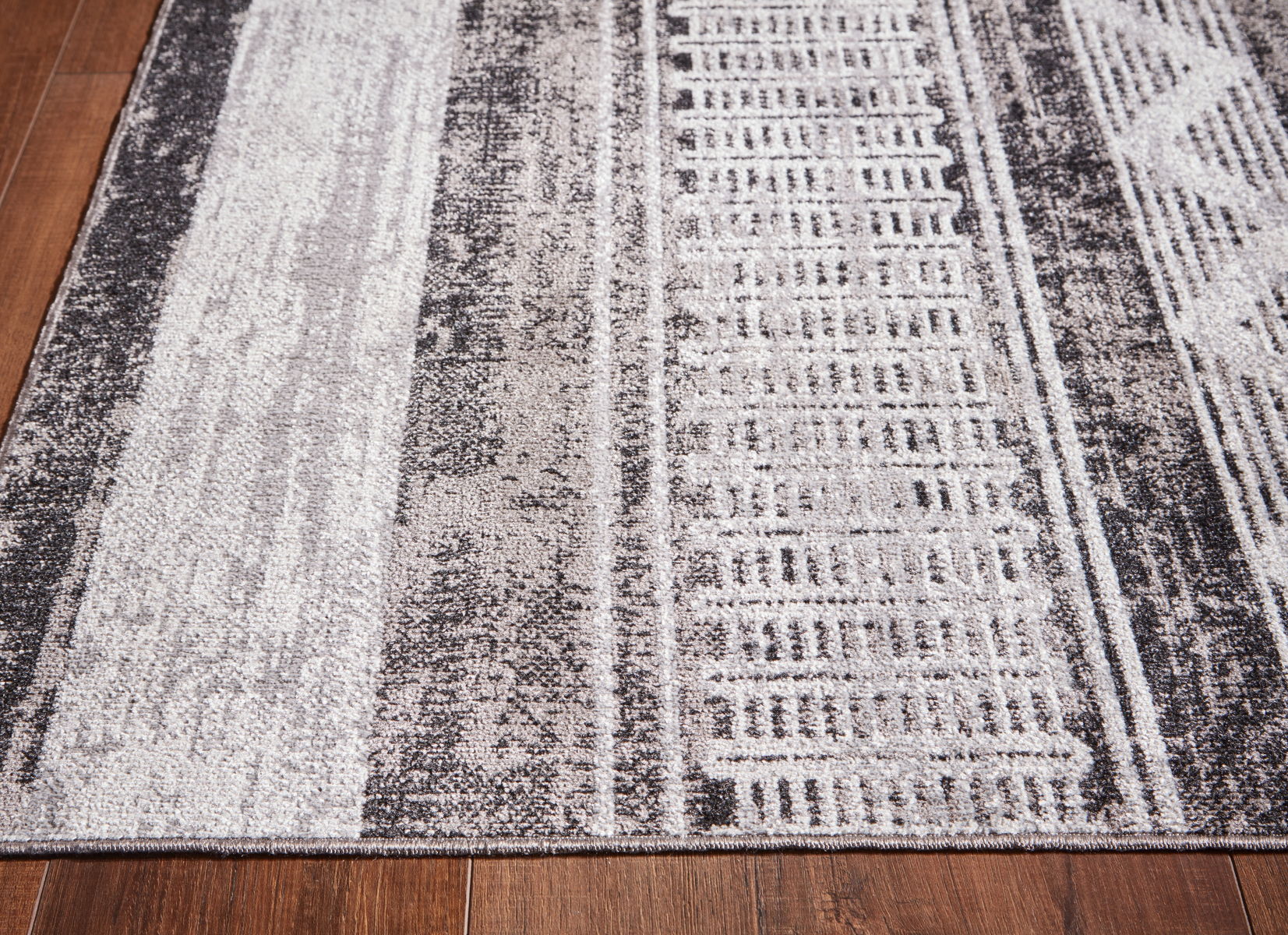 Henchester - 5' x 7' Rug - Multi - Image 5