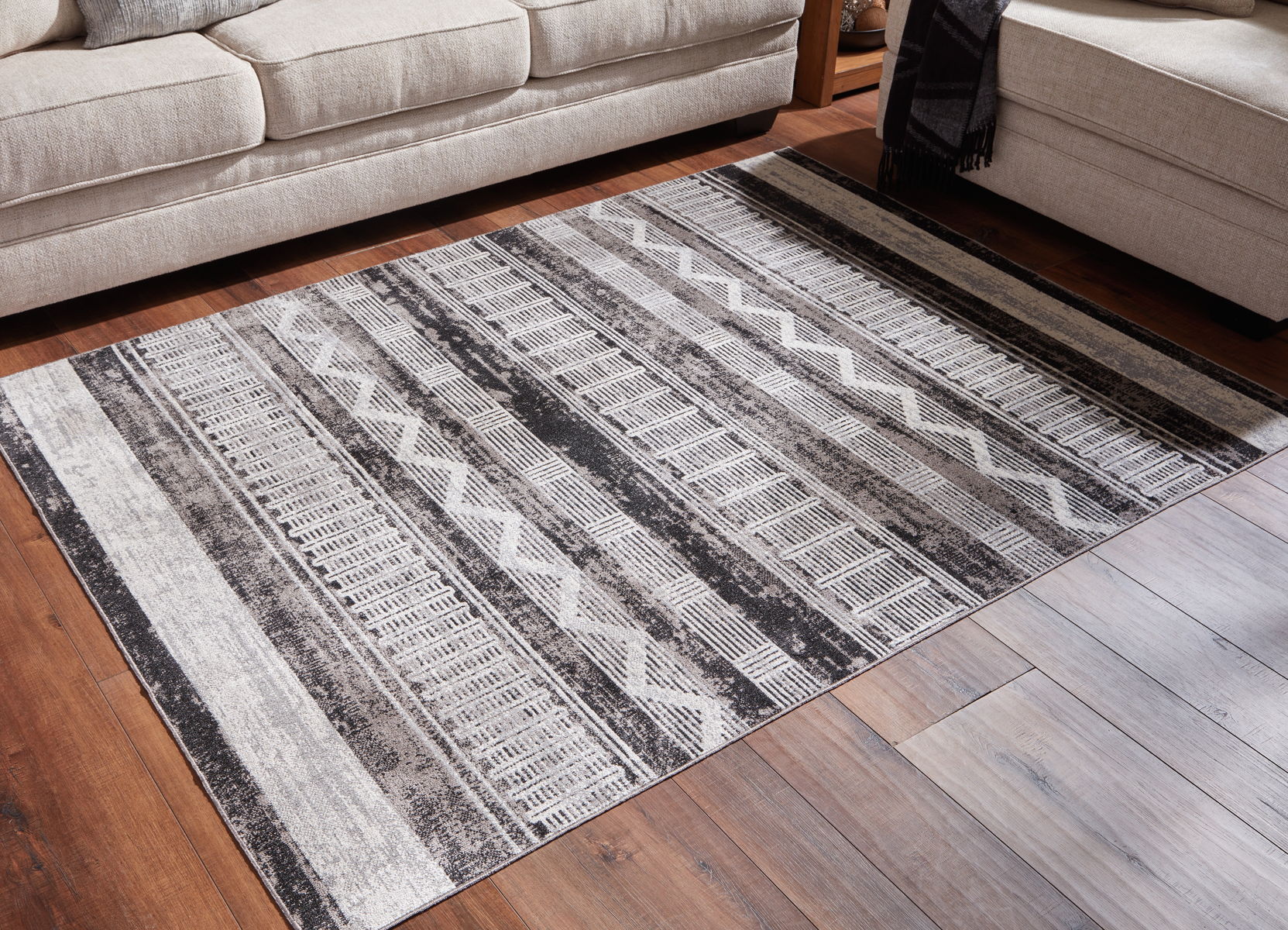 Henchester - 5' x 7' Rug - Multi - Image 3