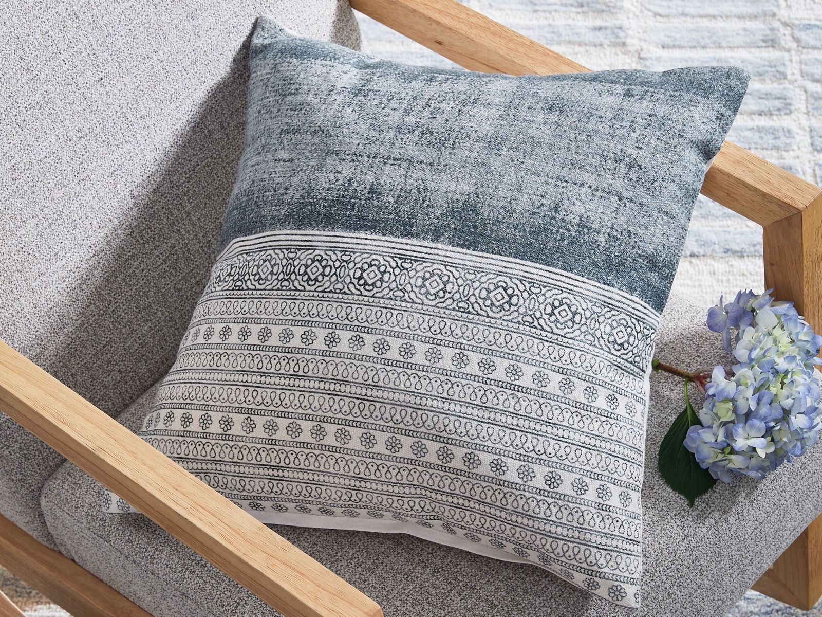 Harperville - Pillow (Set of 4) - Blue / White - Image 3